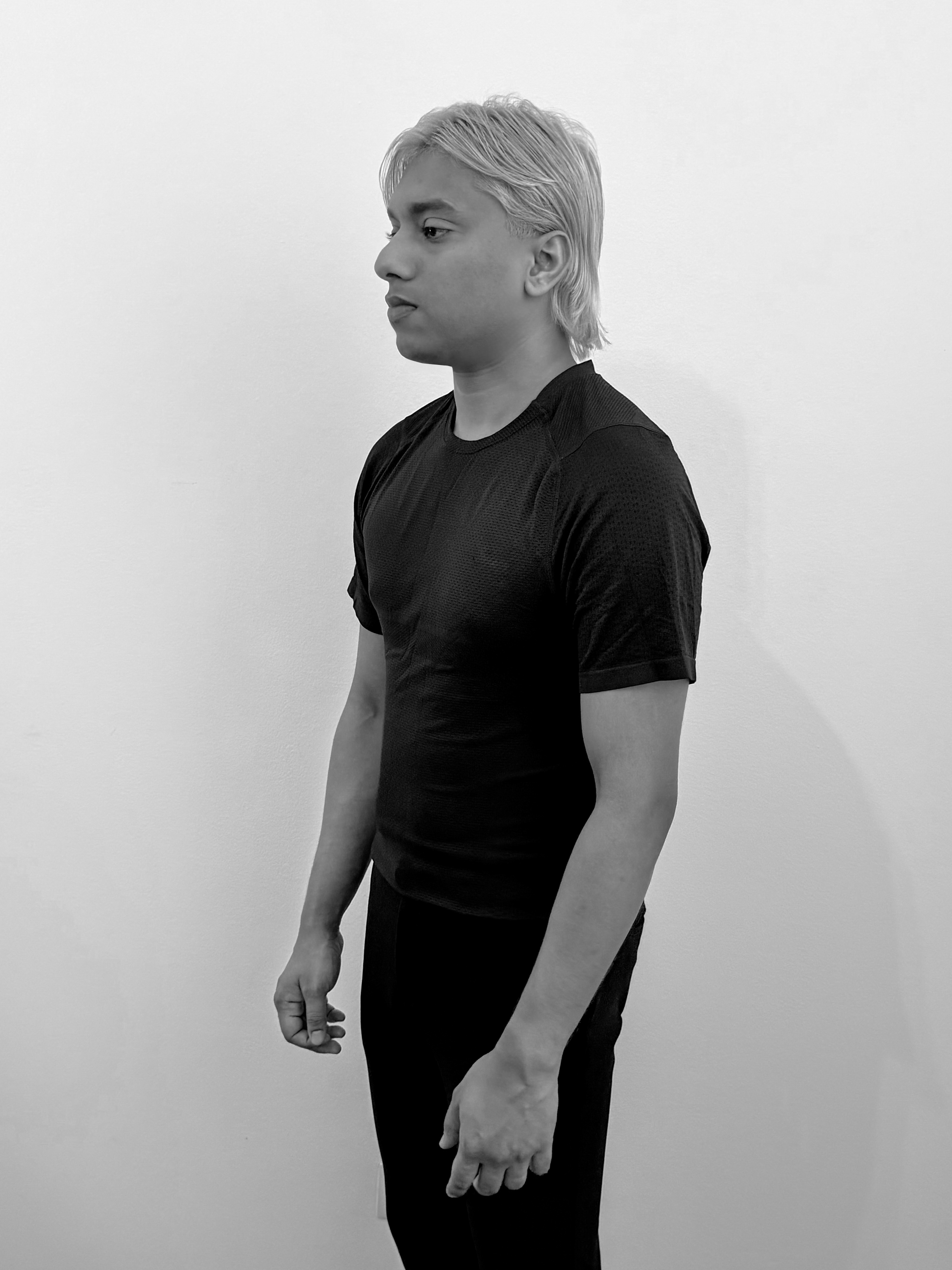 Naim Mahe: Pola/Snapshot 2 (Half Body).